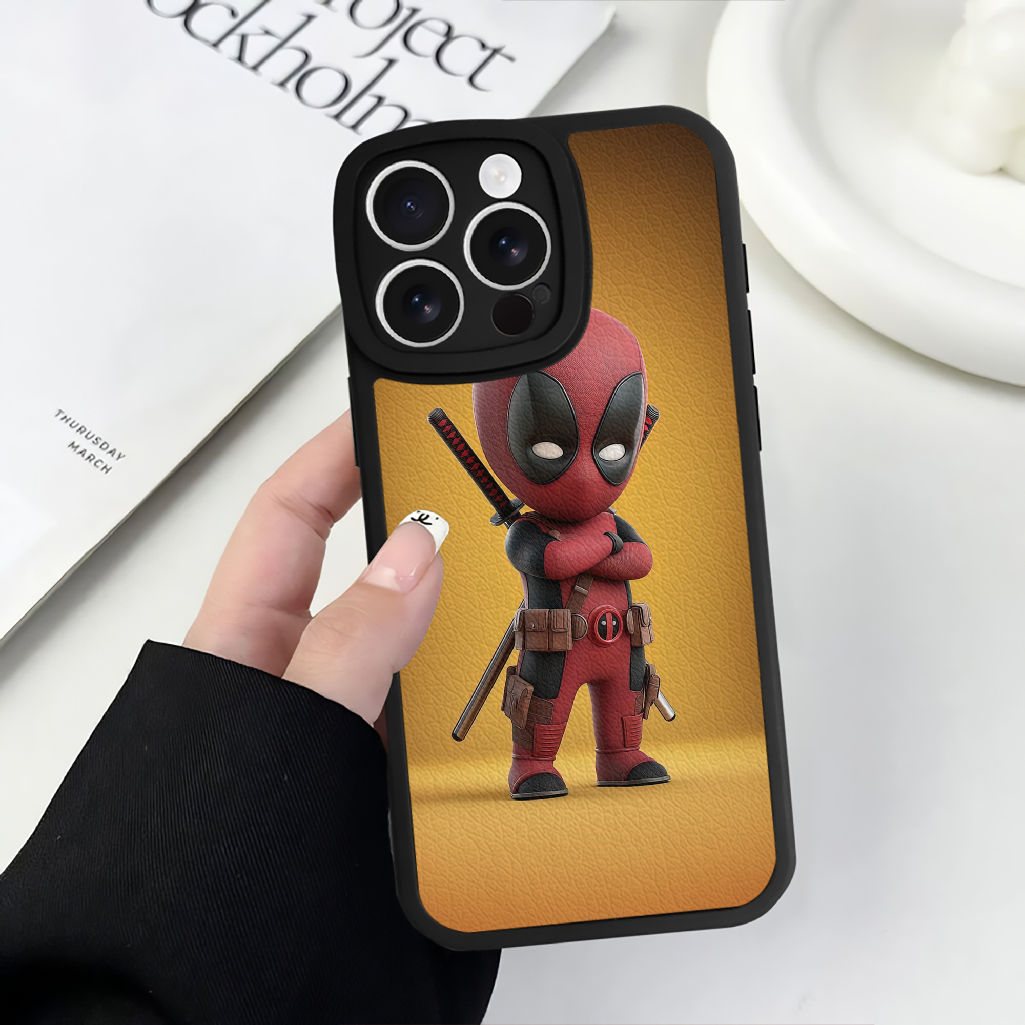 （画像用） Deadpool デッドプール 【iPhone 16シリーズ対応】シリコンスマホケース（レザー調） 材質：シリコン
